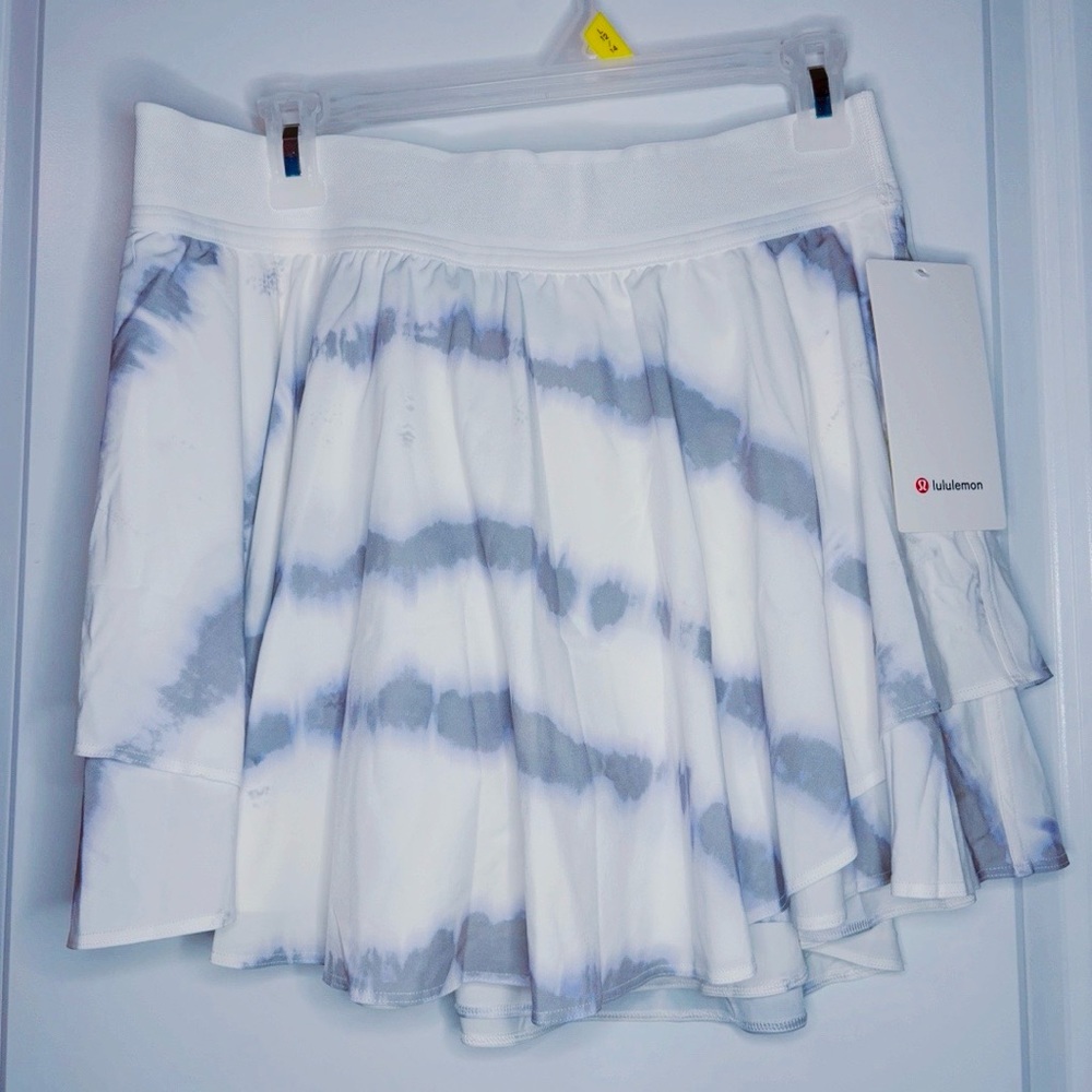 NWT lululemon skirt